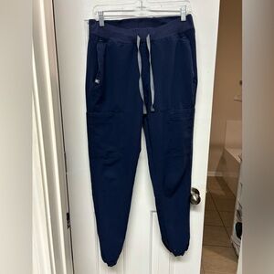 Figs women’s scrub pants size small-small bleach stain